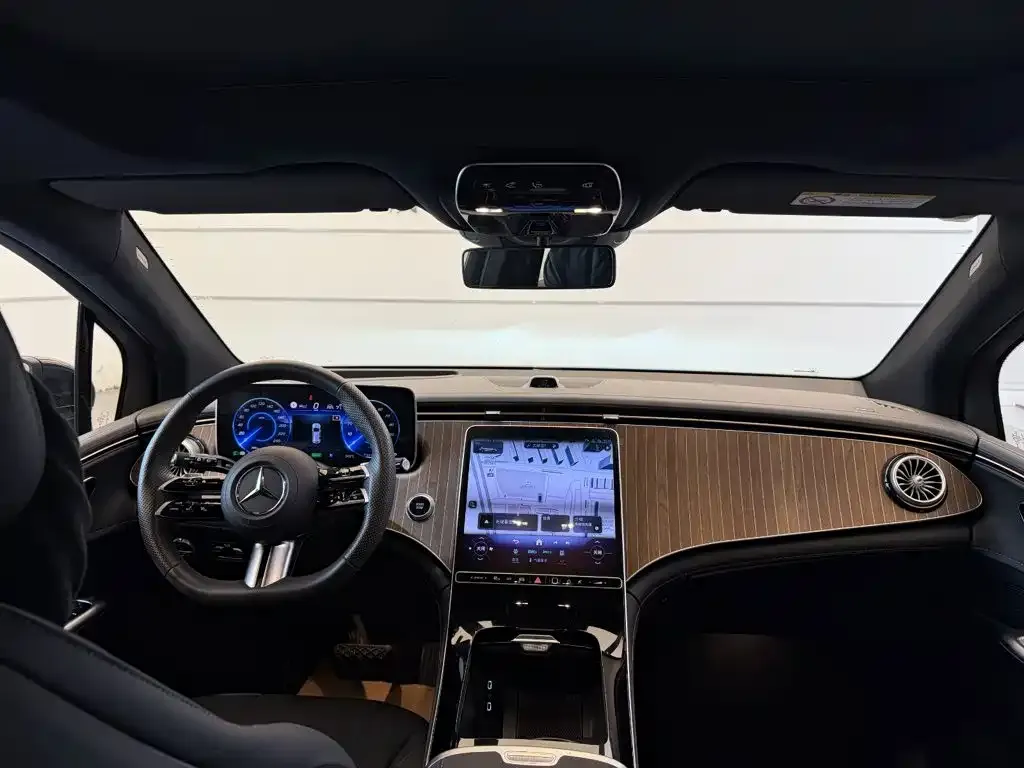 Mercedes-Benz EQE SUV — фото 10