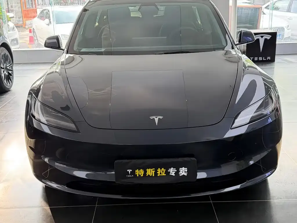 Tesla Model 3 — фото 4