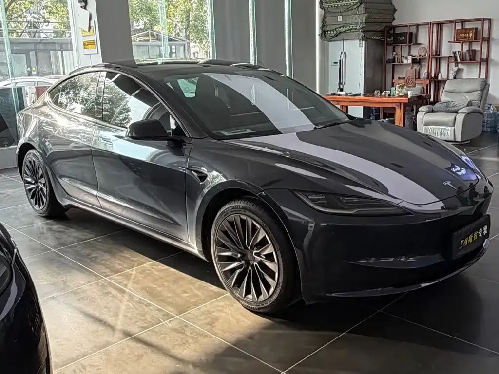 Tesla Model 3 — фото 7