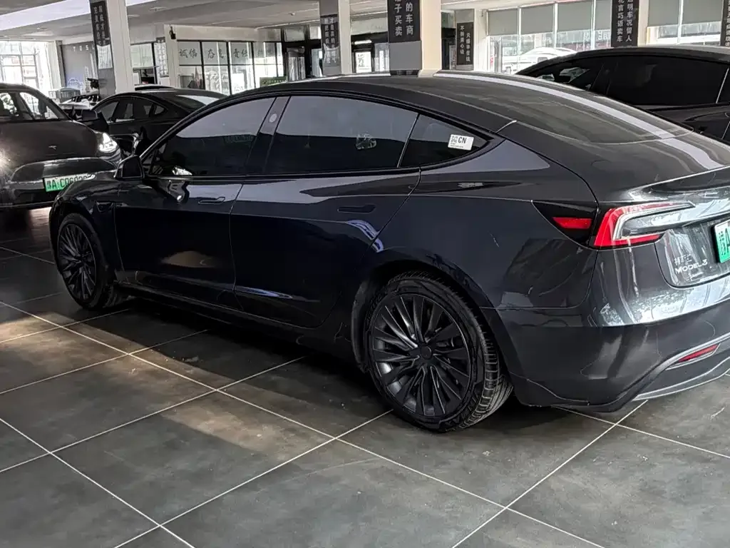 Tesla Model 3 — фото 5