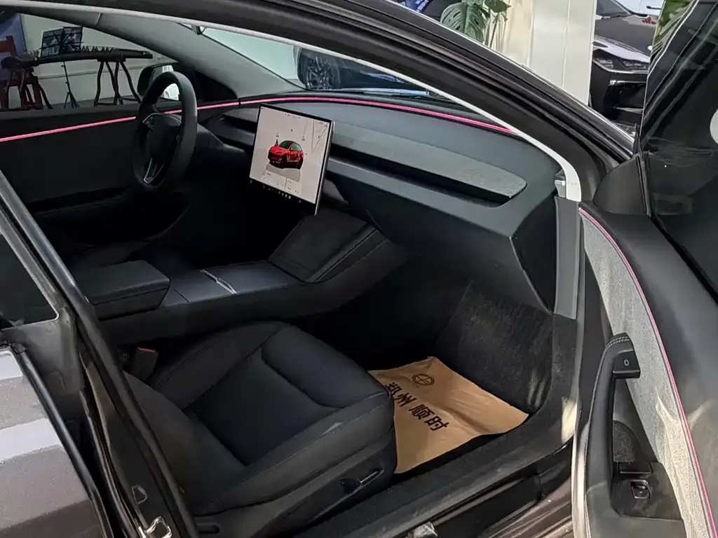 Tesla Model 3 — фото 6