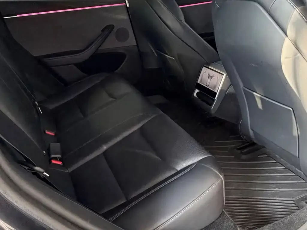 Tesla Model 3 — фото 2