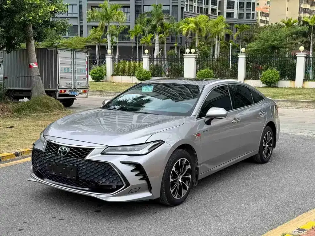 Toyota Avalon — фото 1