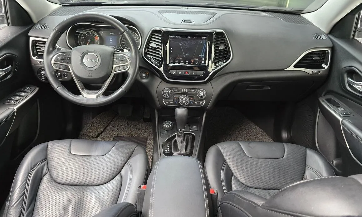 Jeep Cherokee — фото 6