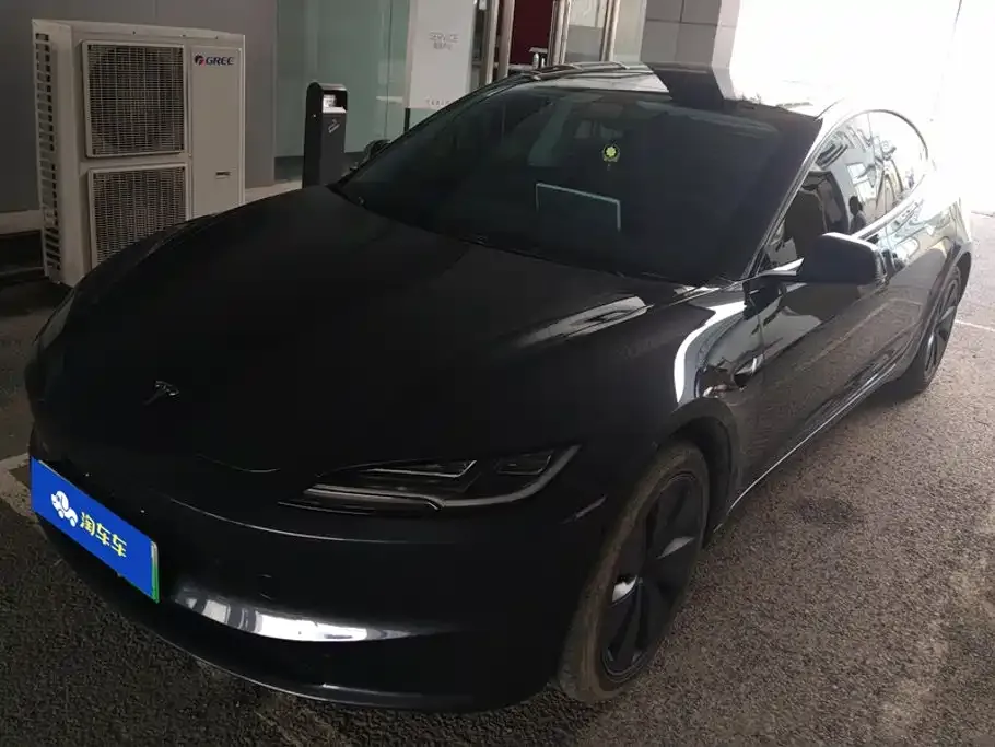 Tesla Model 3 — фото 1