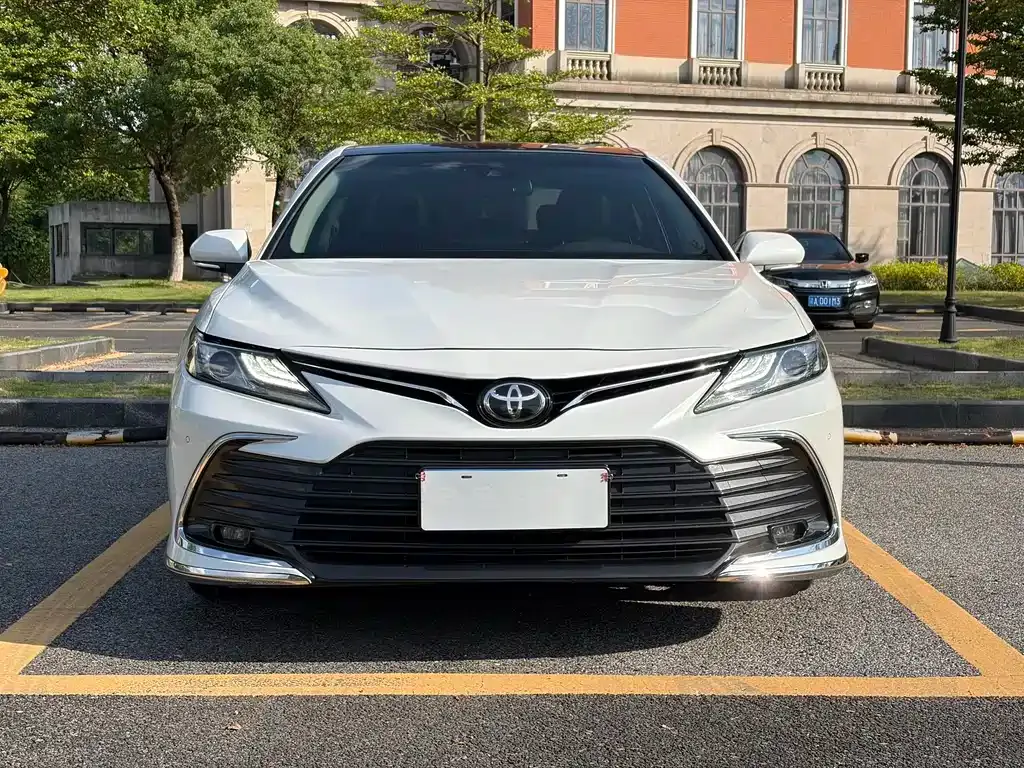 Toyota Camry — фото 7