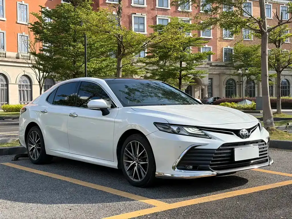 Toyota Camry — фото 9