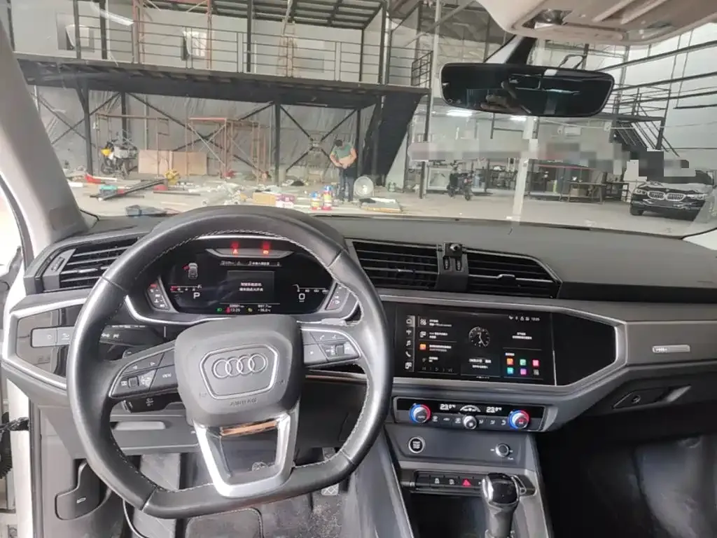 Audi Q3 — фото 10