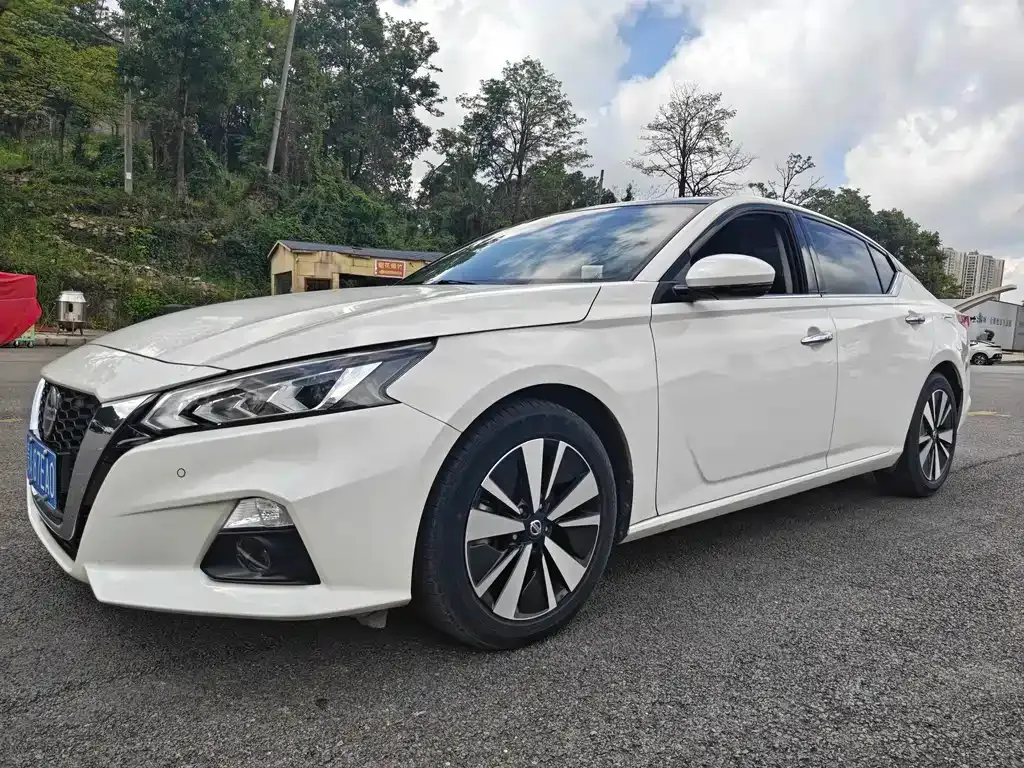Nissan Teana — фото 1