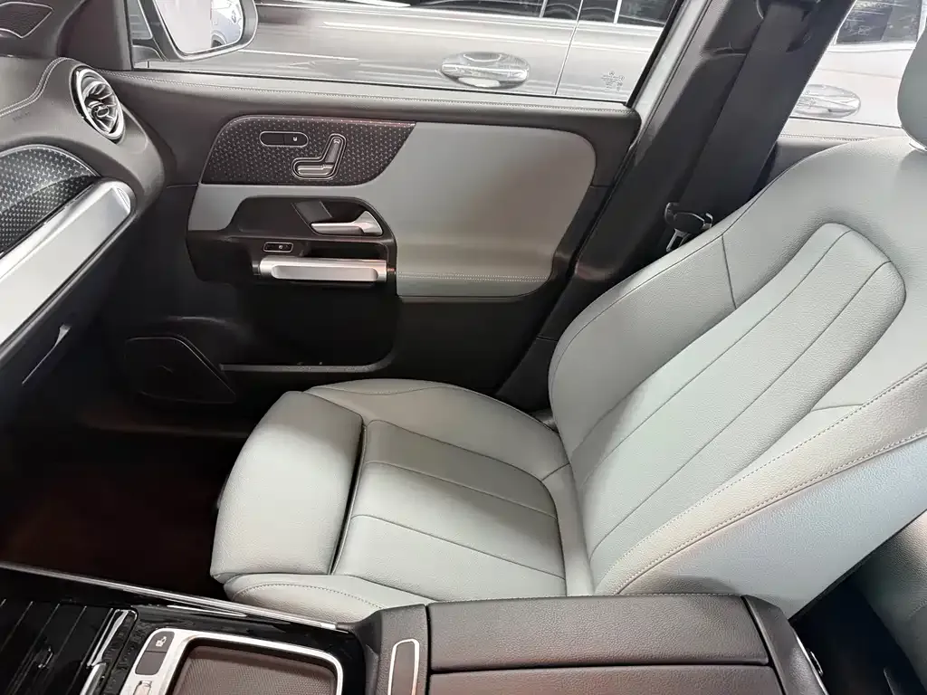 Mercedes-Benz EQB — фото 10