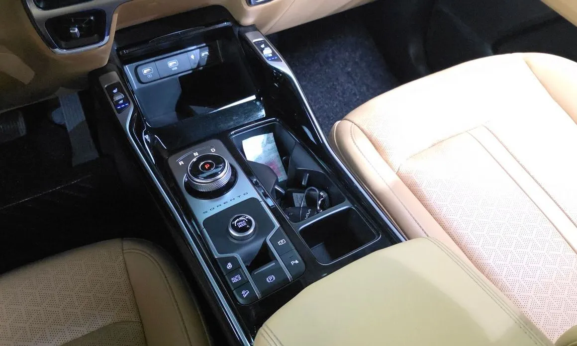Kia Sorento — фото 9