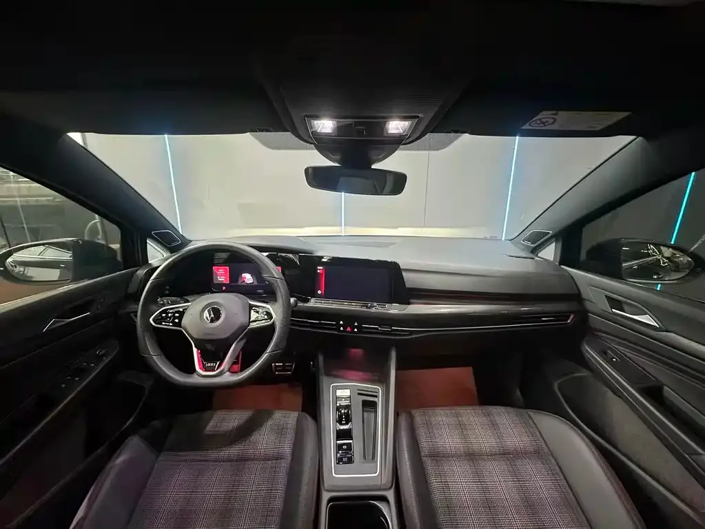 Volkswagen Golf GTI — фото 6