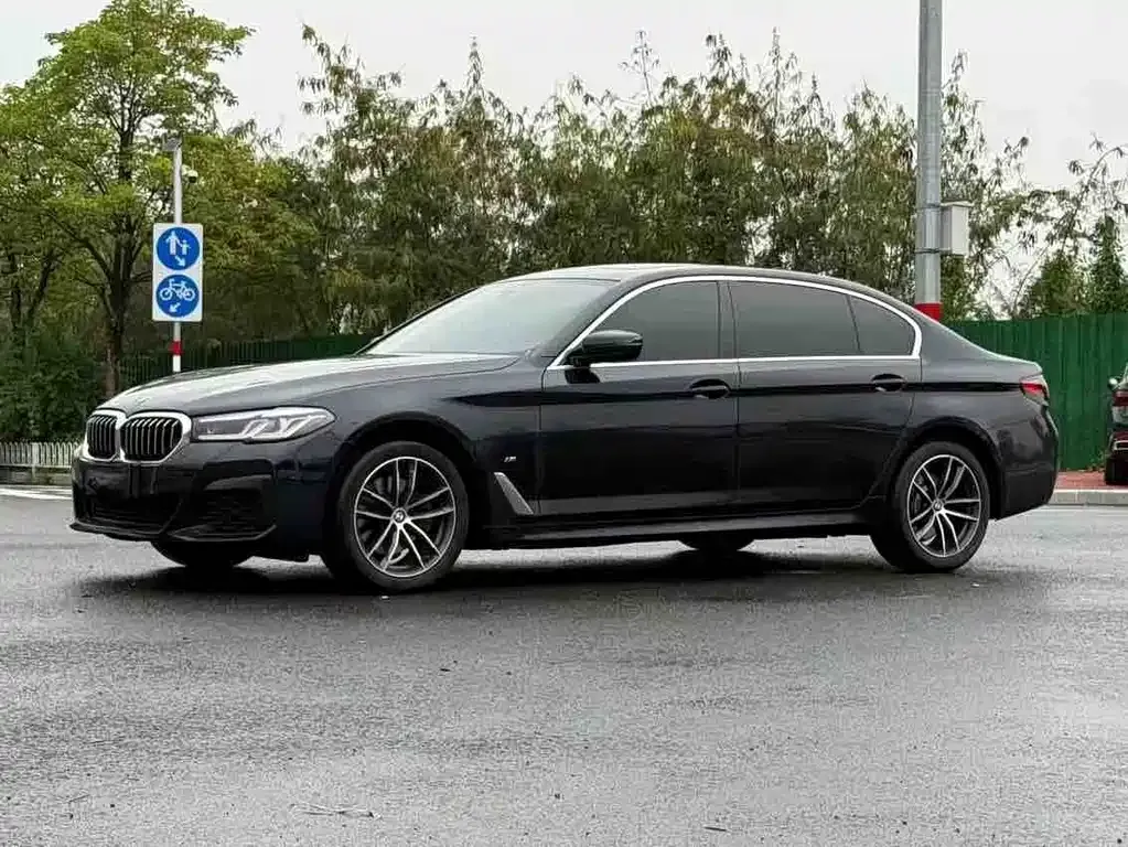 BMW 5 Series — фото 1