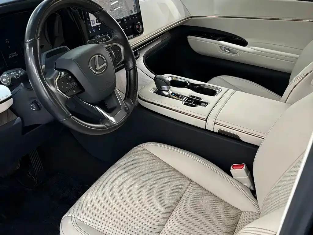 Lexus LM — фото 10