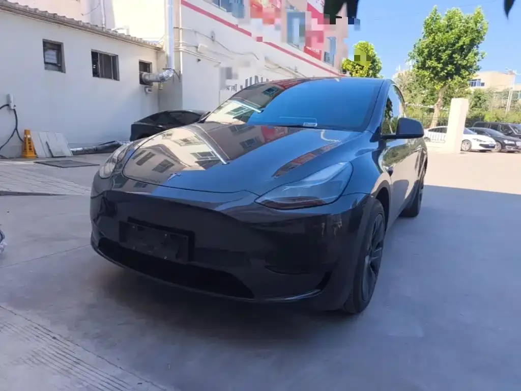 Tesla Model Y — фото 1