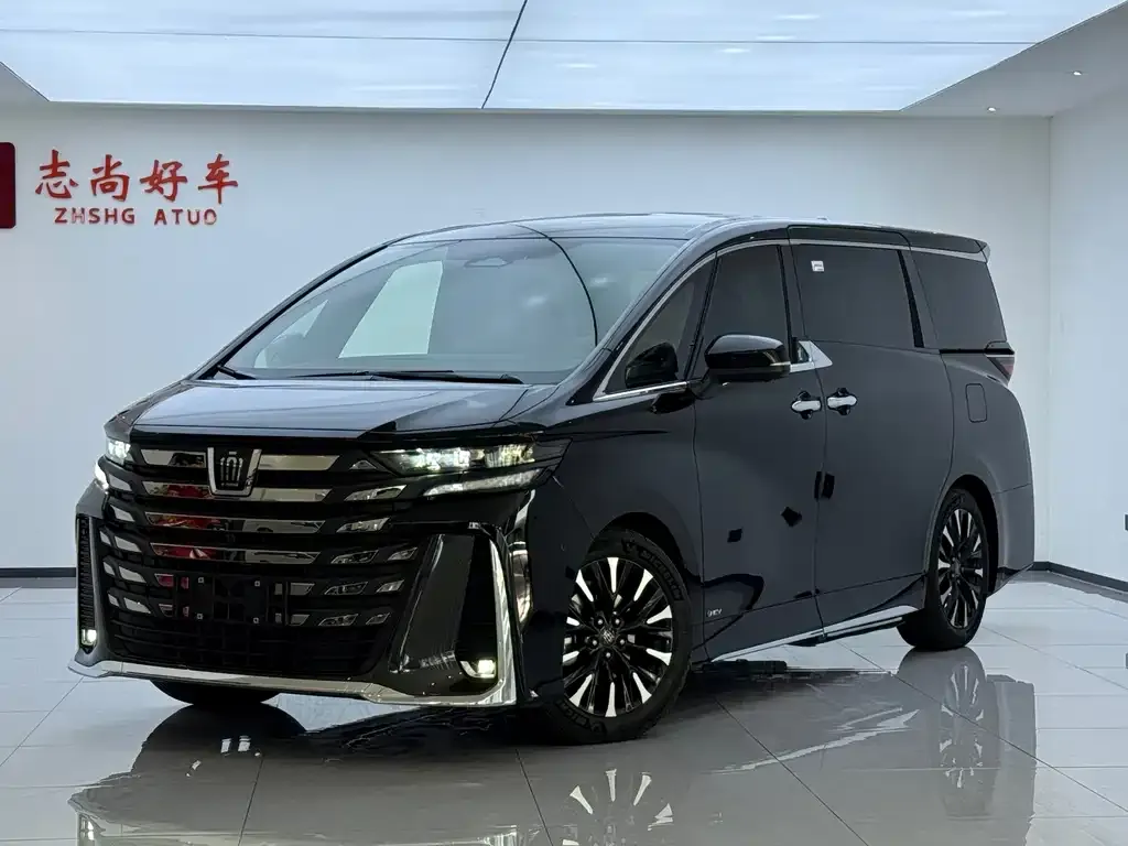 Toyota Vellfire — фото 1