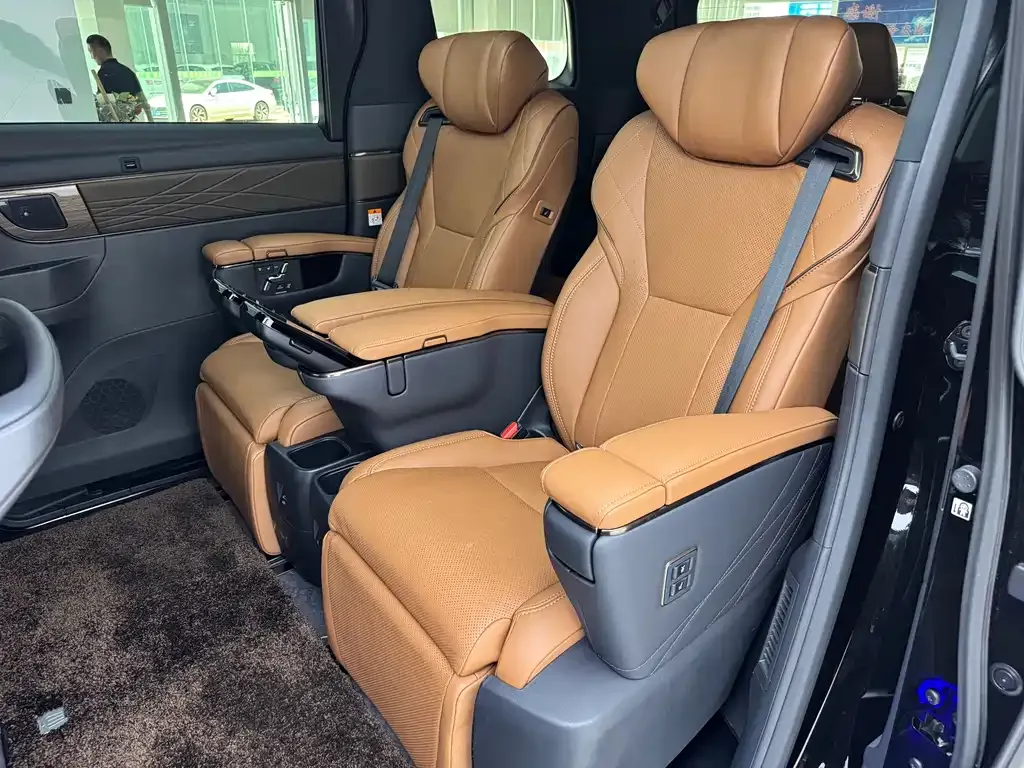 Toyota Vellfire — фото 6