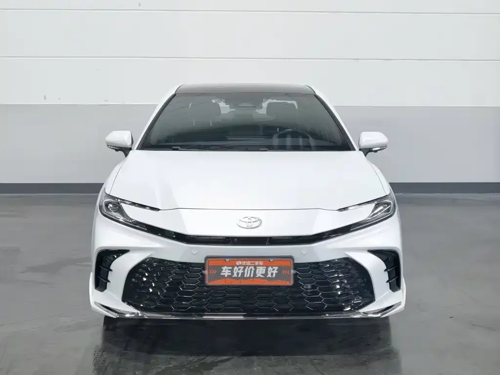 Toyota Camry — фото 8