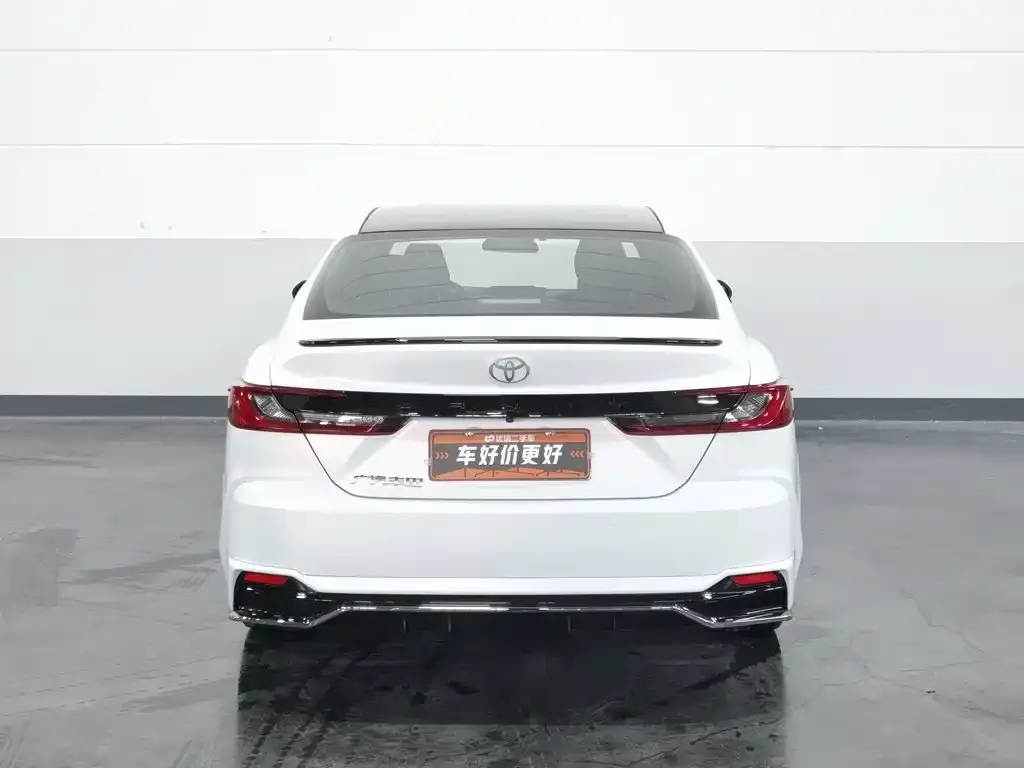 Toyota Camry — фото 6