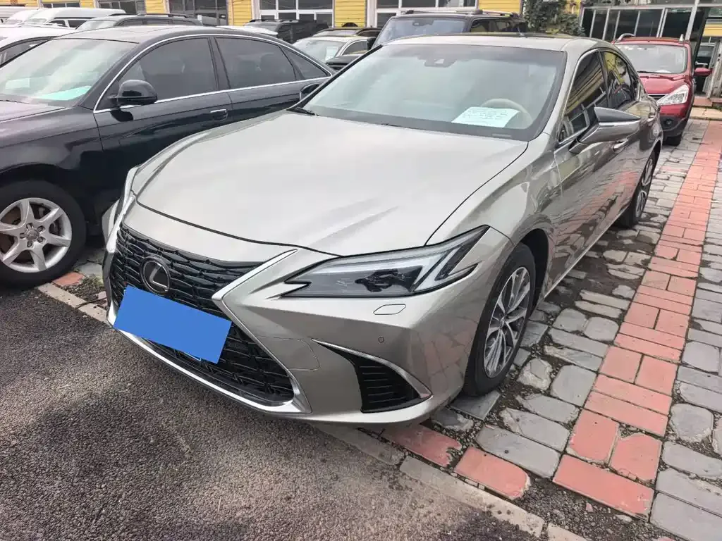 Lexus ES — фото 1