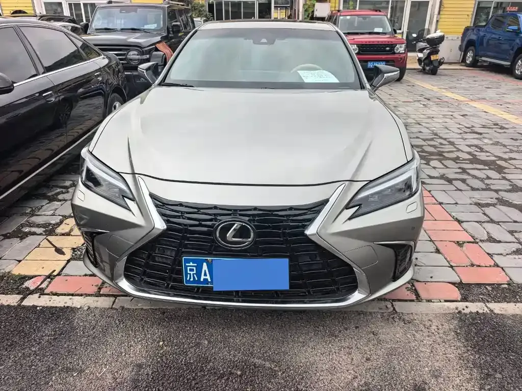 Lexus ES — фото 10