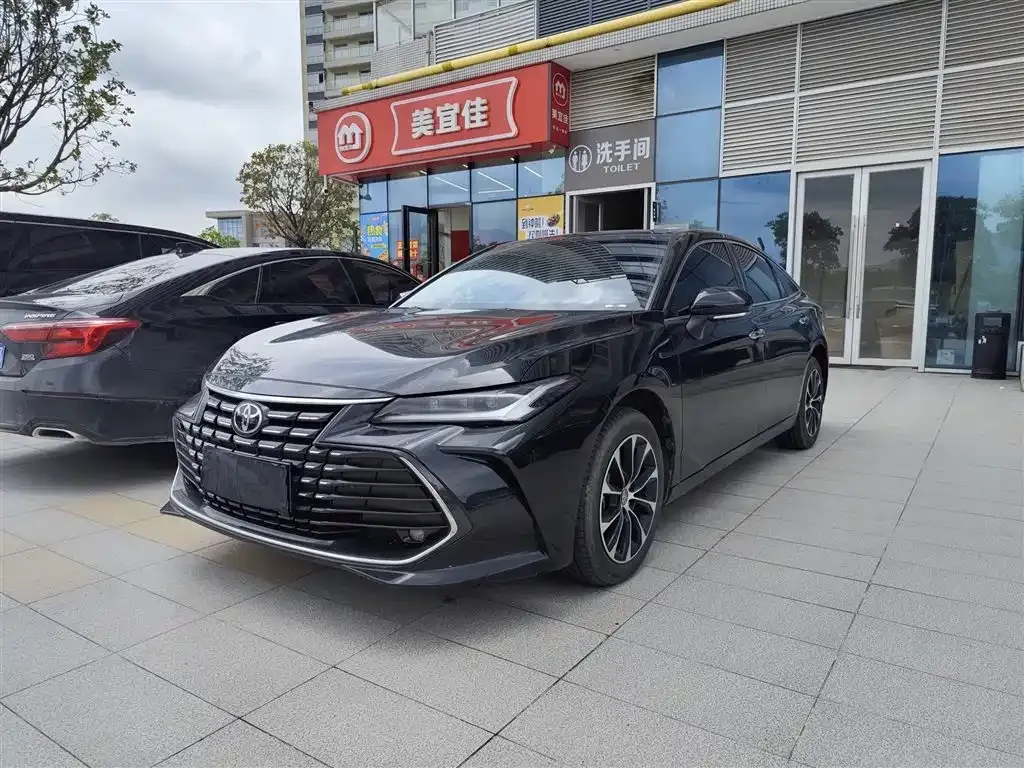 Toyota Avalon — фото 1
