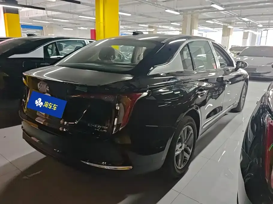 Hongqi E-QM5 — фото 10