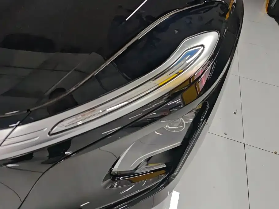 Hongqi E-QM5 — фото 2