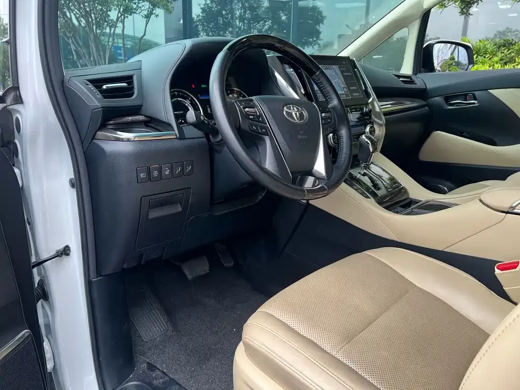 Toyota Vellfire — фото 8