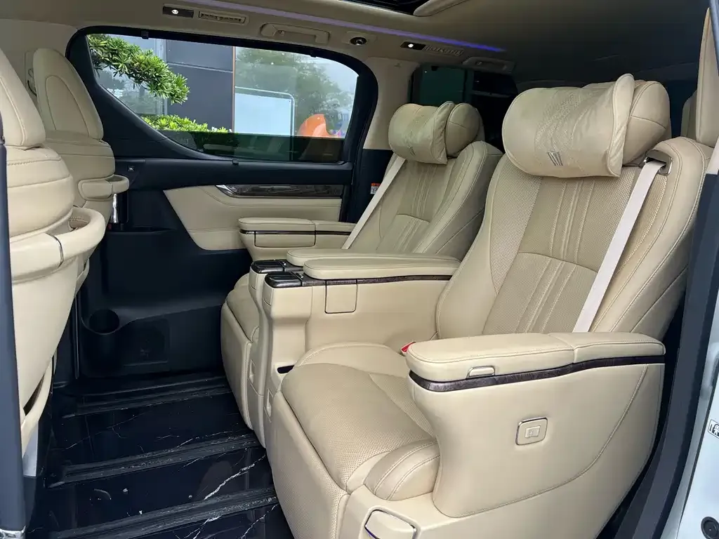 Toyota Vellfire — фото 4