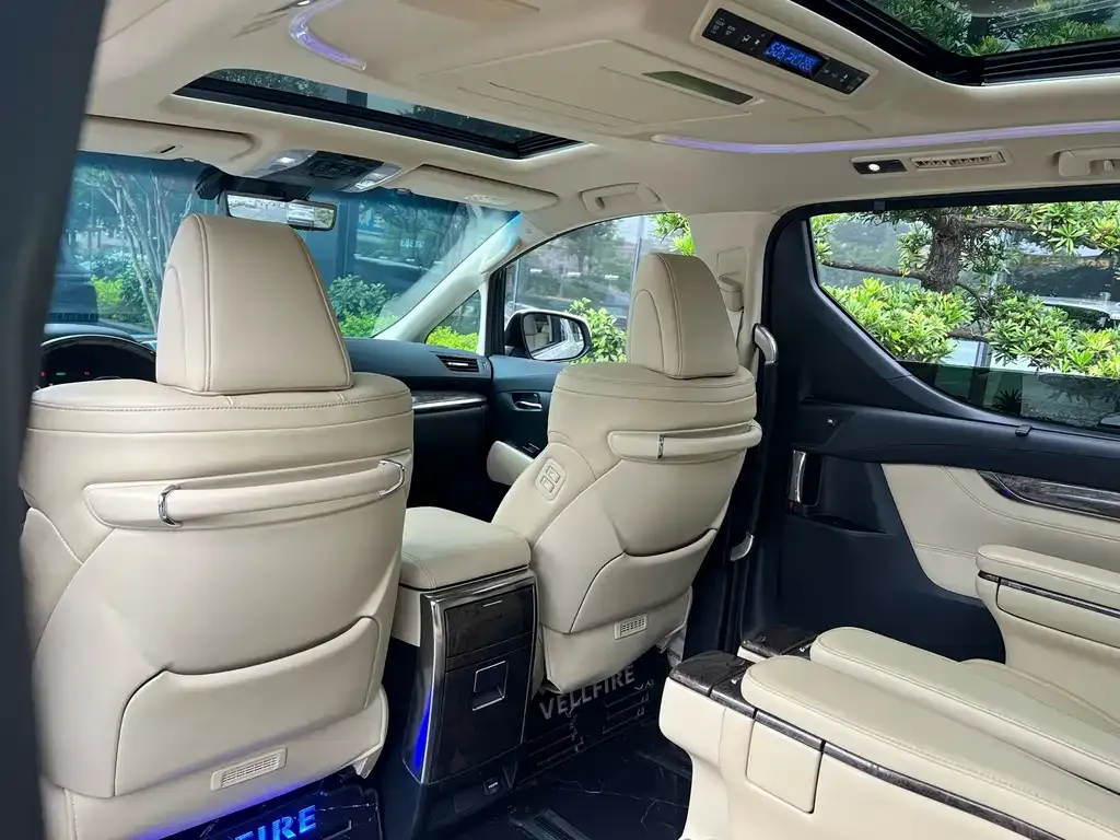 Toyota Vellfire — фото 7