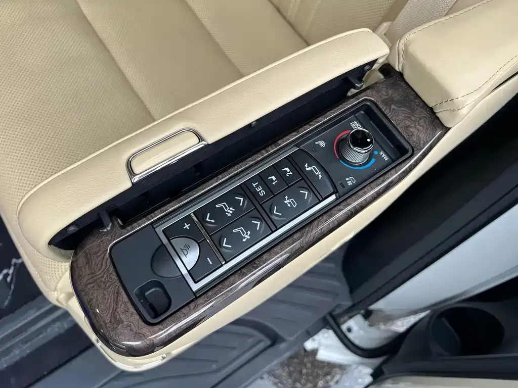Toyota Vellfire — фото 3