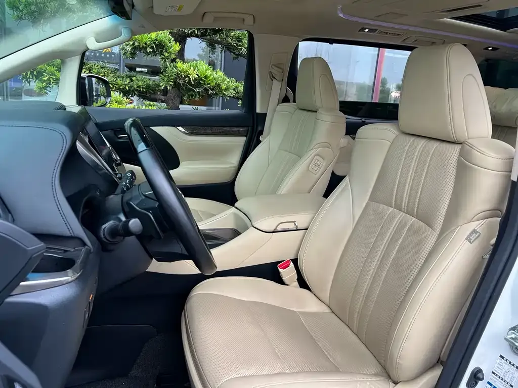 Toyota Vellfire — фото 5