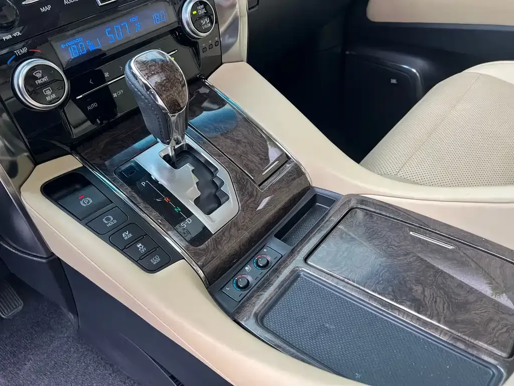 Toyota Vellfire — фото 6