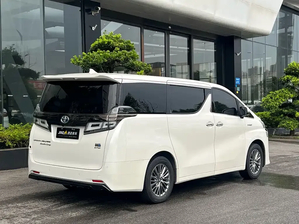 Toyota Vellfire — фото 2