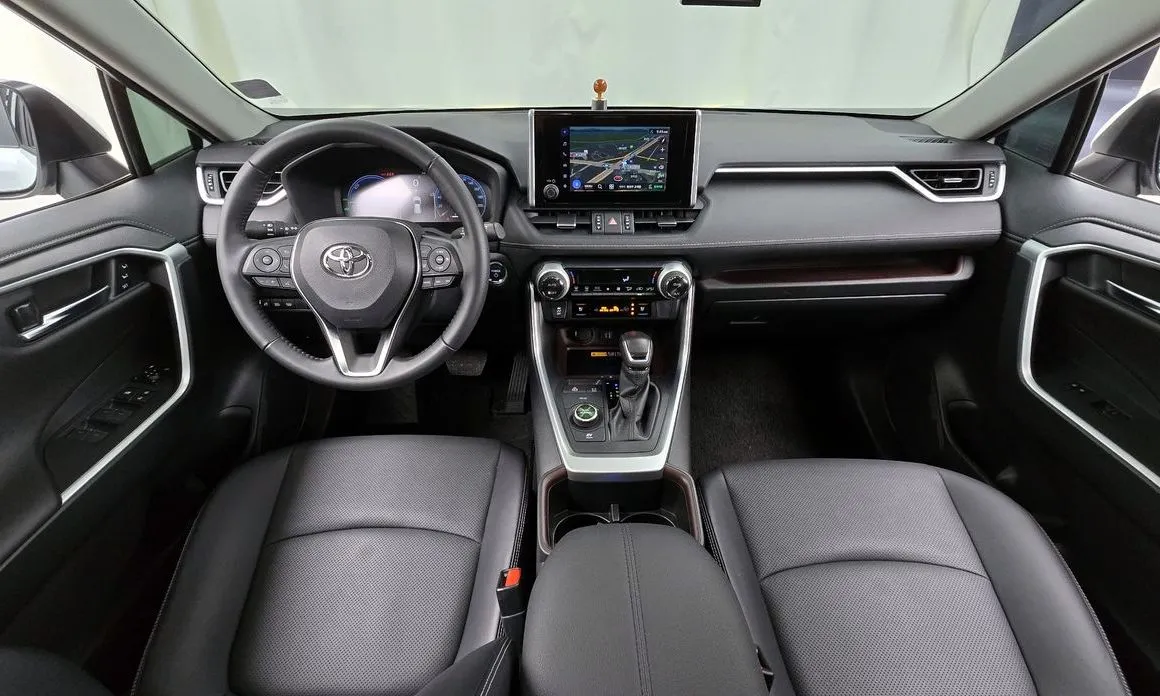 Toyota RAV4 — фото 7