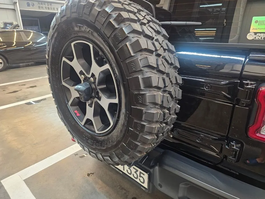 Jeep Wrangler — фото 8