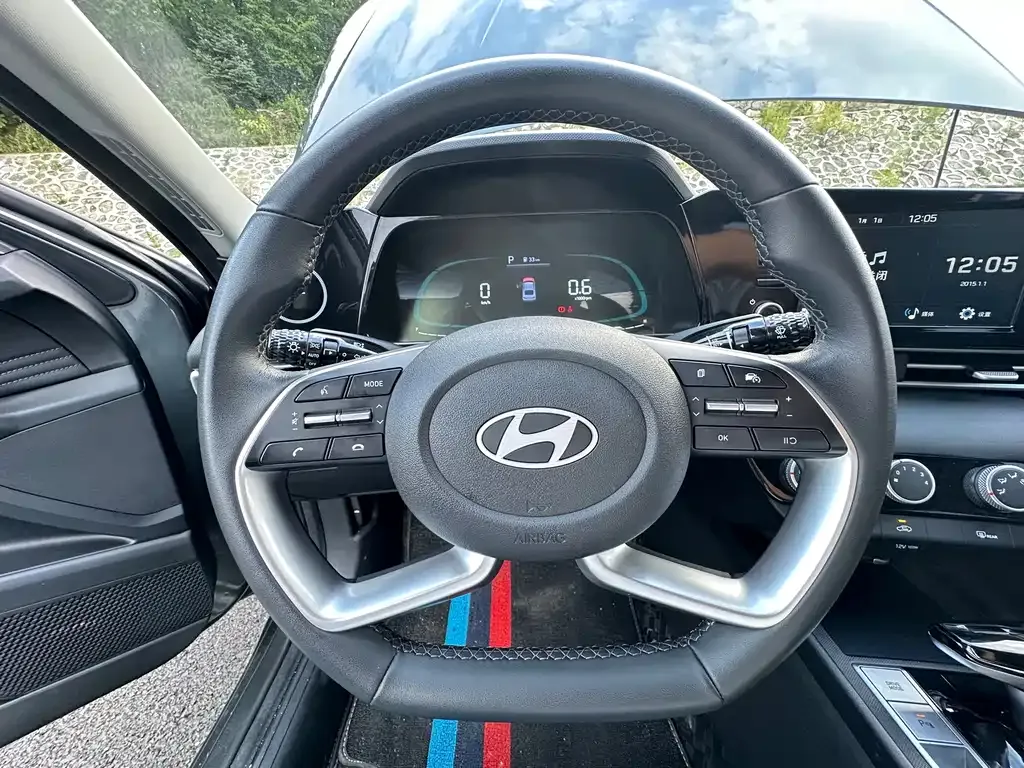 Hyundai Elantra — фото 5