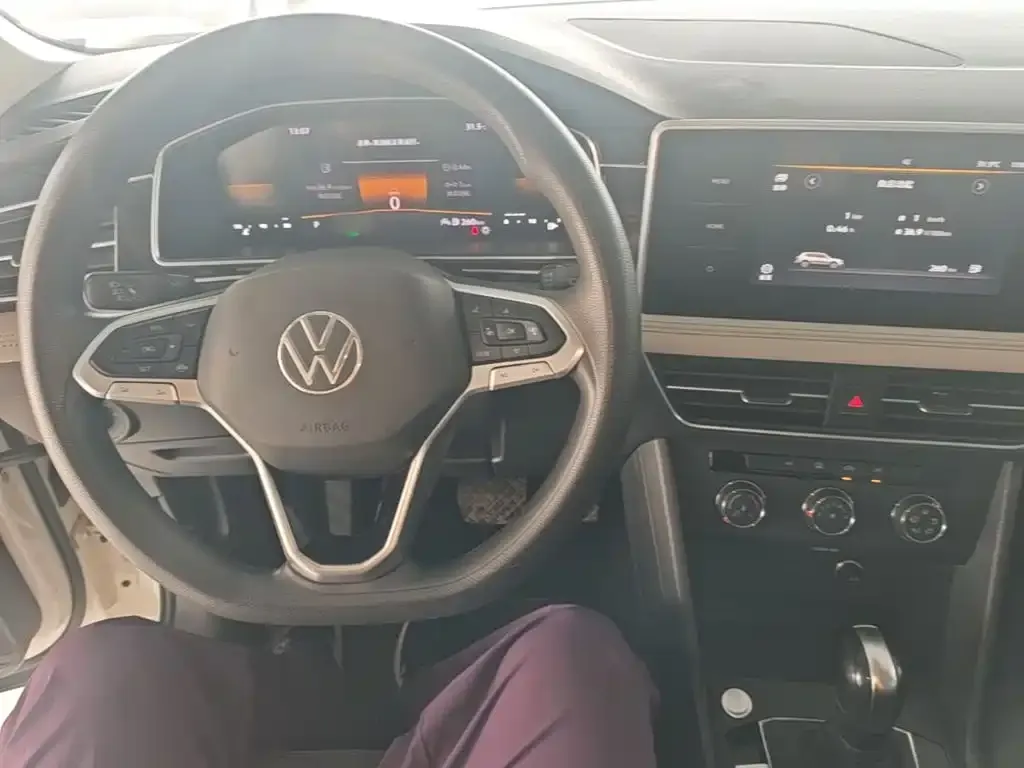 Volkswagen Tiguan L — фото 2
