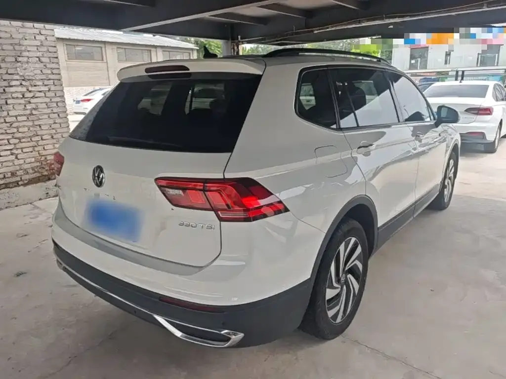 Volkswagen Tiguan L — фото 10