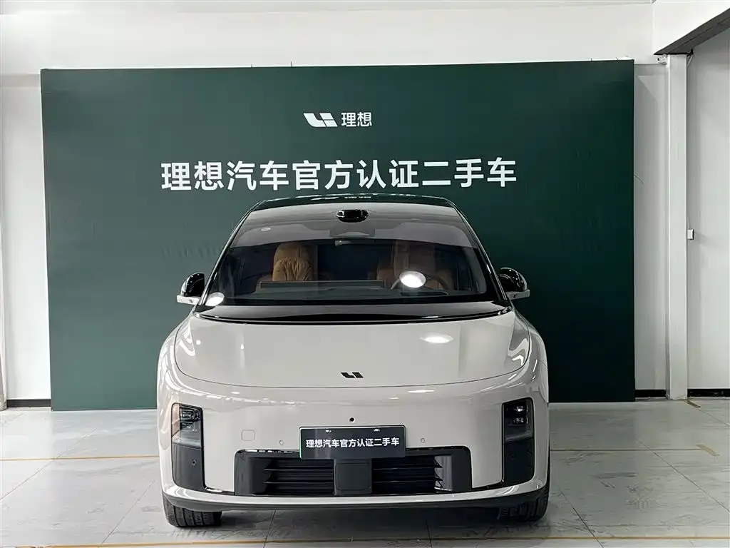 Li Auto i8 — фото 4