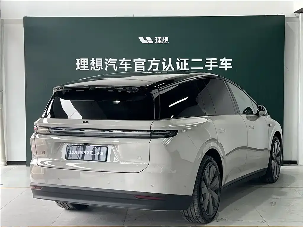 Li Auto i8 — фото 2