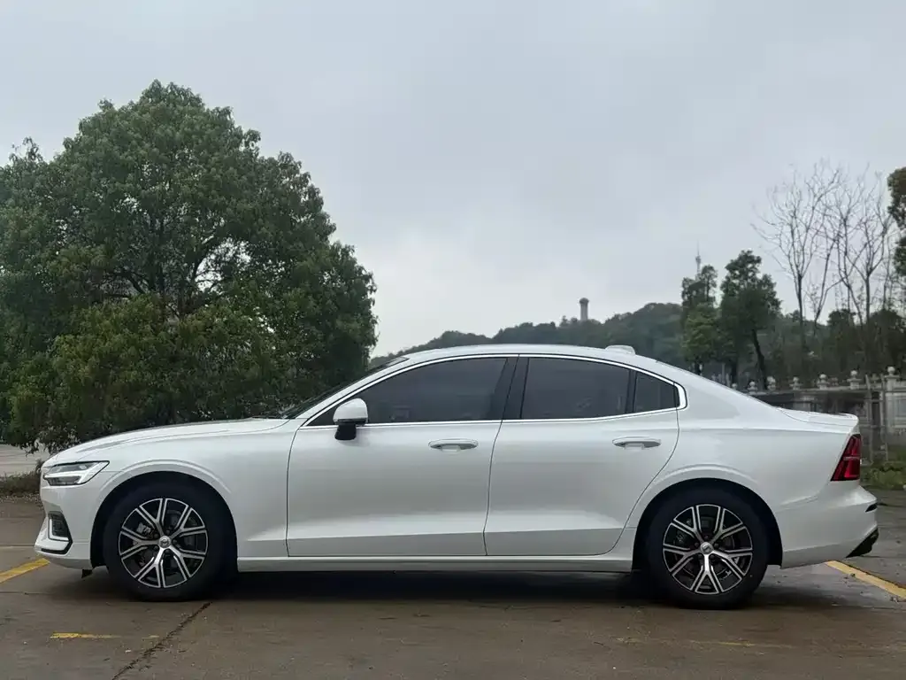Volvo S60 — фото 4