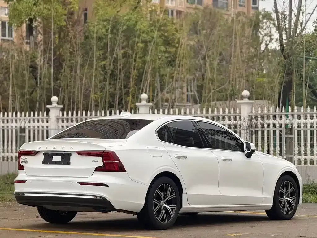 Volvo S60 — фото 10