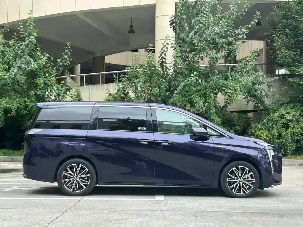 GAC Motor 传祺E8 PHEV — фото 10
