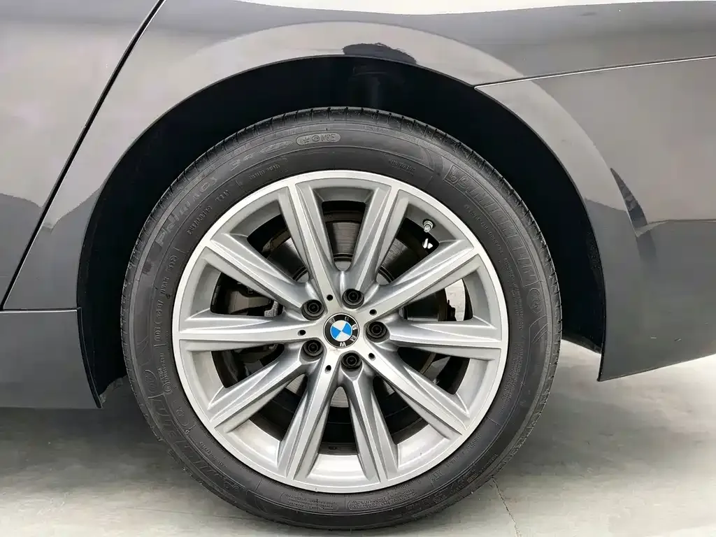 BMW 5 Series — фото 4