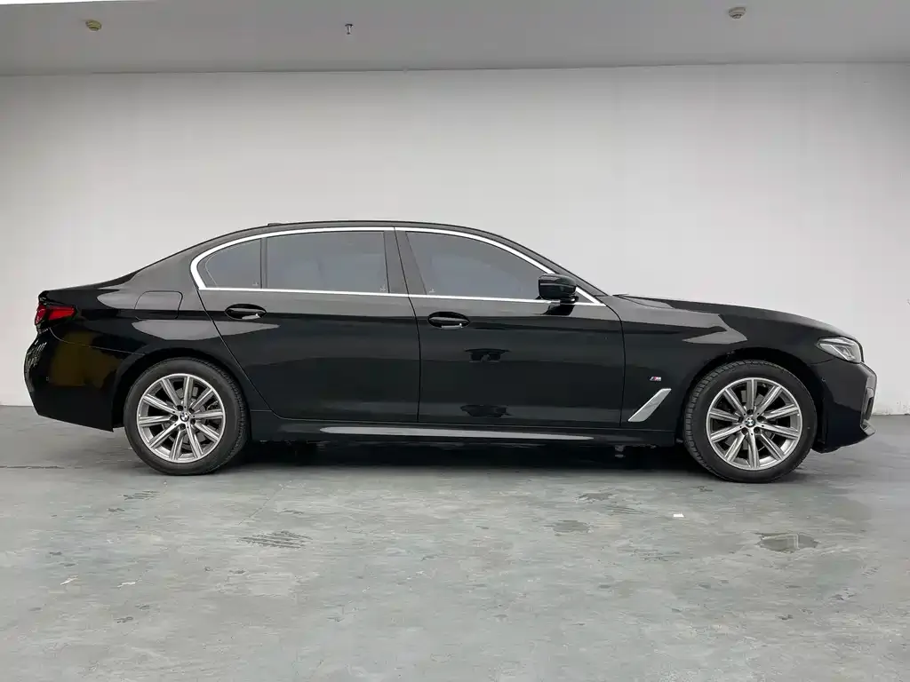 BMW 5 Series — фото 10