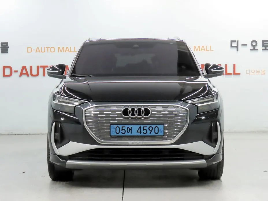Audi Q4 e-tron — фото 2