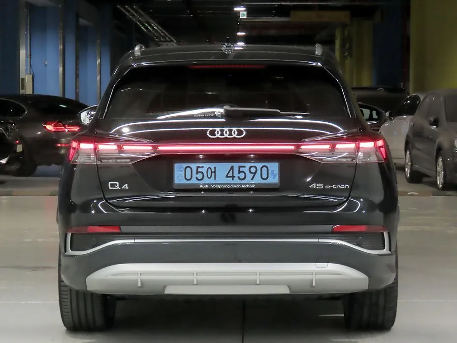 Audi Q4 e-tron — фото 3