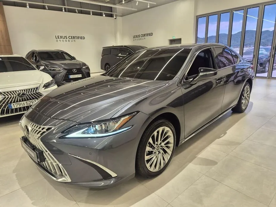 Lexus ES — фото 1
